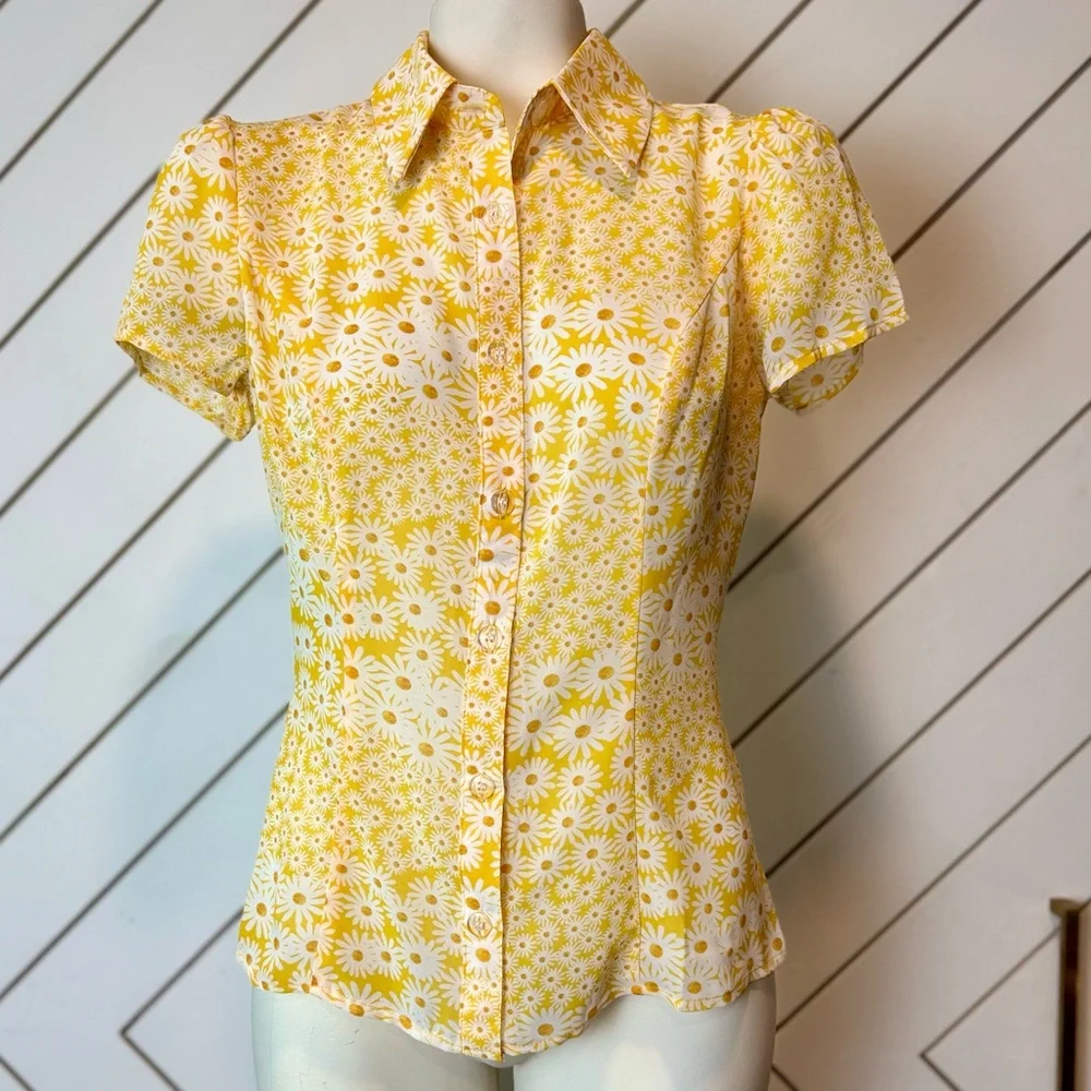 SMAK POLOUR - Yellow & White Daisy Collared Bow Blouse - Size S - Picture 4 of 15